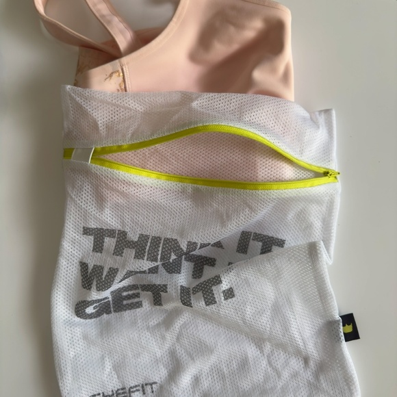 SHEFIT SPORTS BRA Soft Pink - Picture 2 of 6